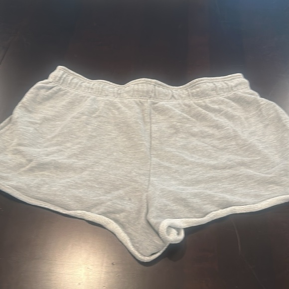 EUC Ivy Park athletic shorts size Large - Picture 2 of 4